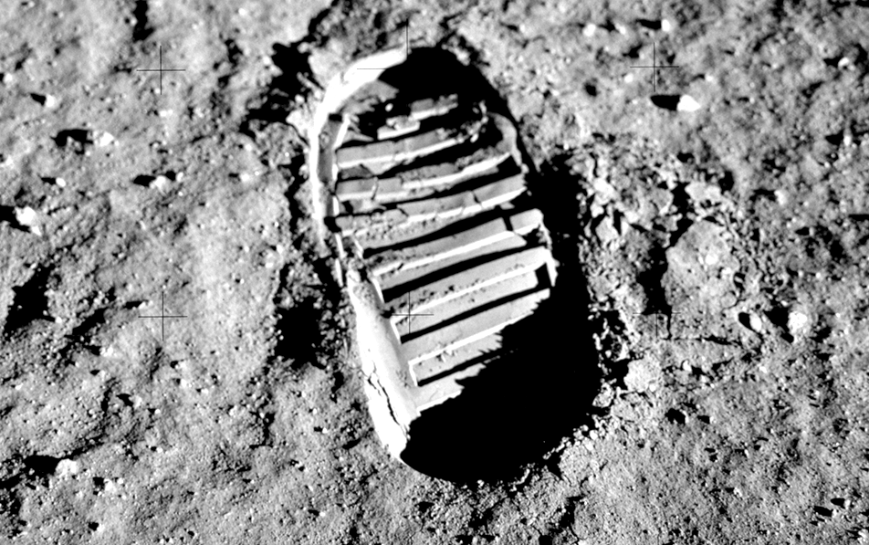 Photo of a bootprint in the dust on the Moon